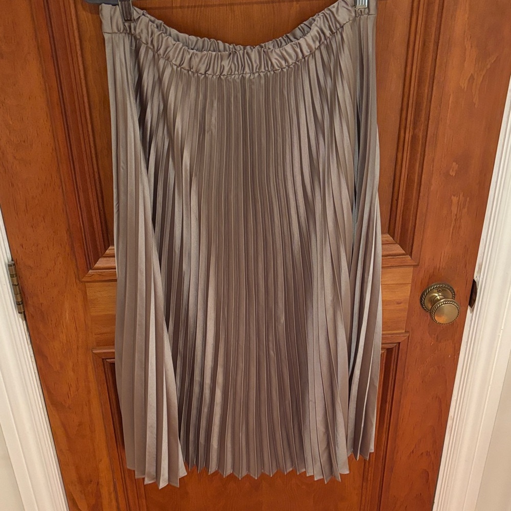Elegant Olive Green Pleated Skirt